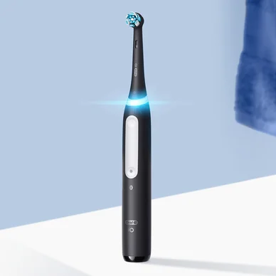 Oral-B iO4 Series 4 Duo Eltandborste Black/White