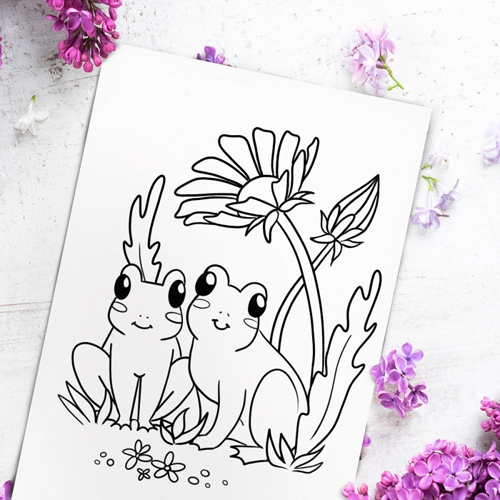 Målarsida föreställande två grodor och prästkrage, liggandes på bord med blommor.