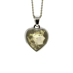 Halsband med hjärtformad kristall