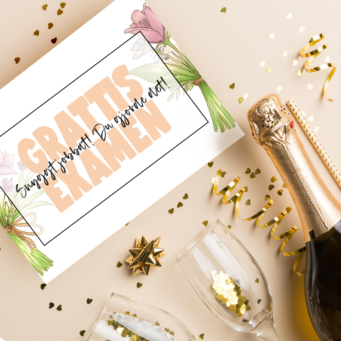 Ett examenskort med blommor liggandes på en beige bakgrund med champagne, konfetti och serpentiner
